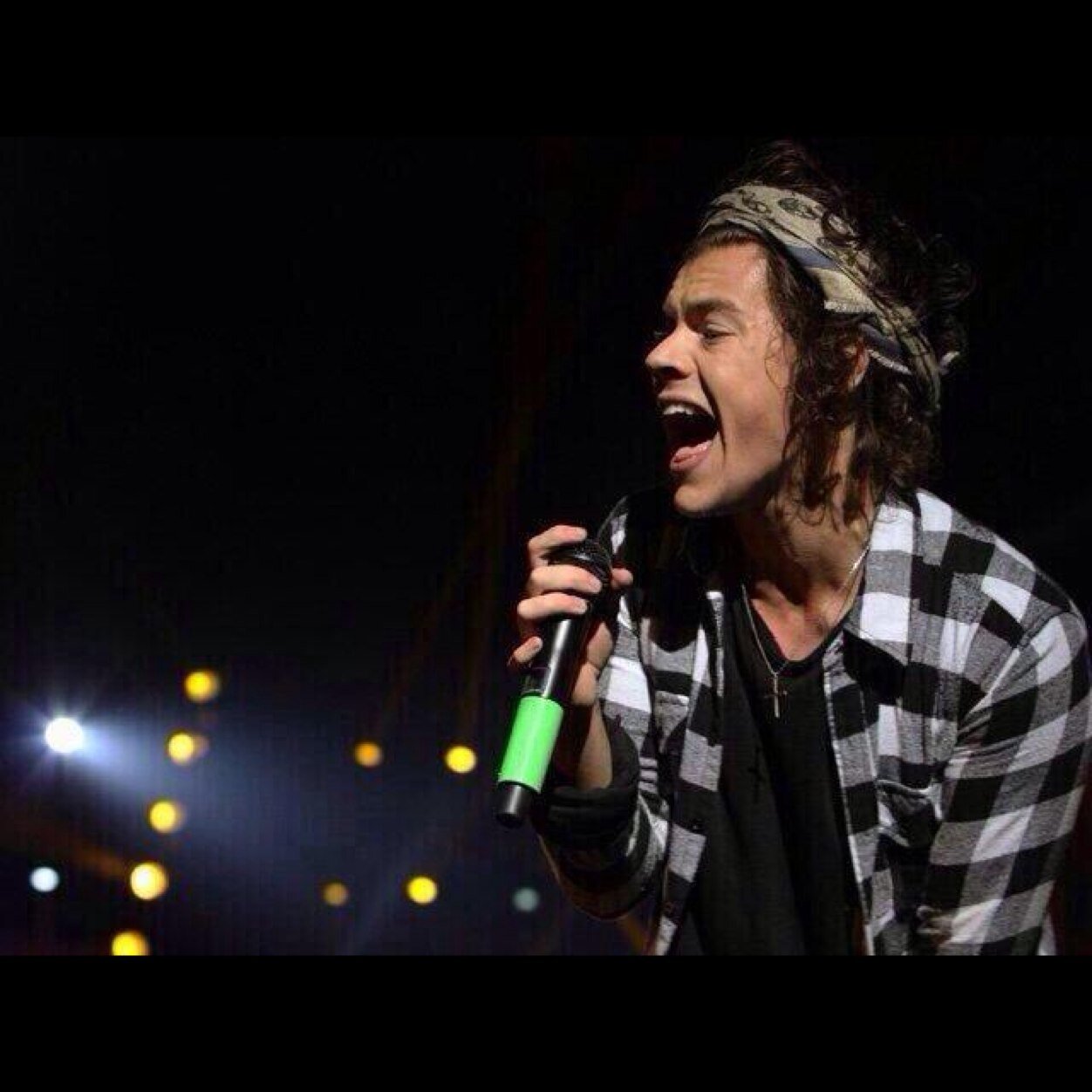 free follow but if you want follow @NiallFistMe she follows back just ask