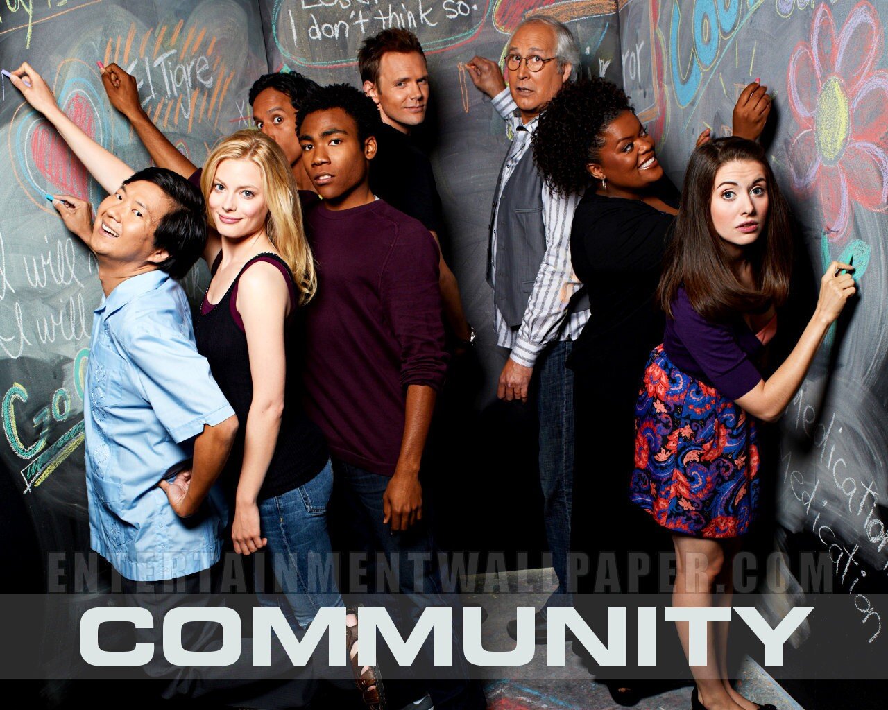 We all love Community and never want to see it die, so lets all do our part in saving our favorite show! Go to http://t.co/EQ1mfbPcNP for more details!