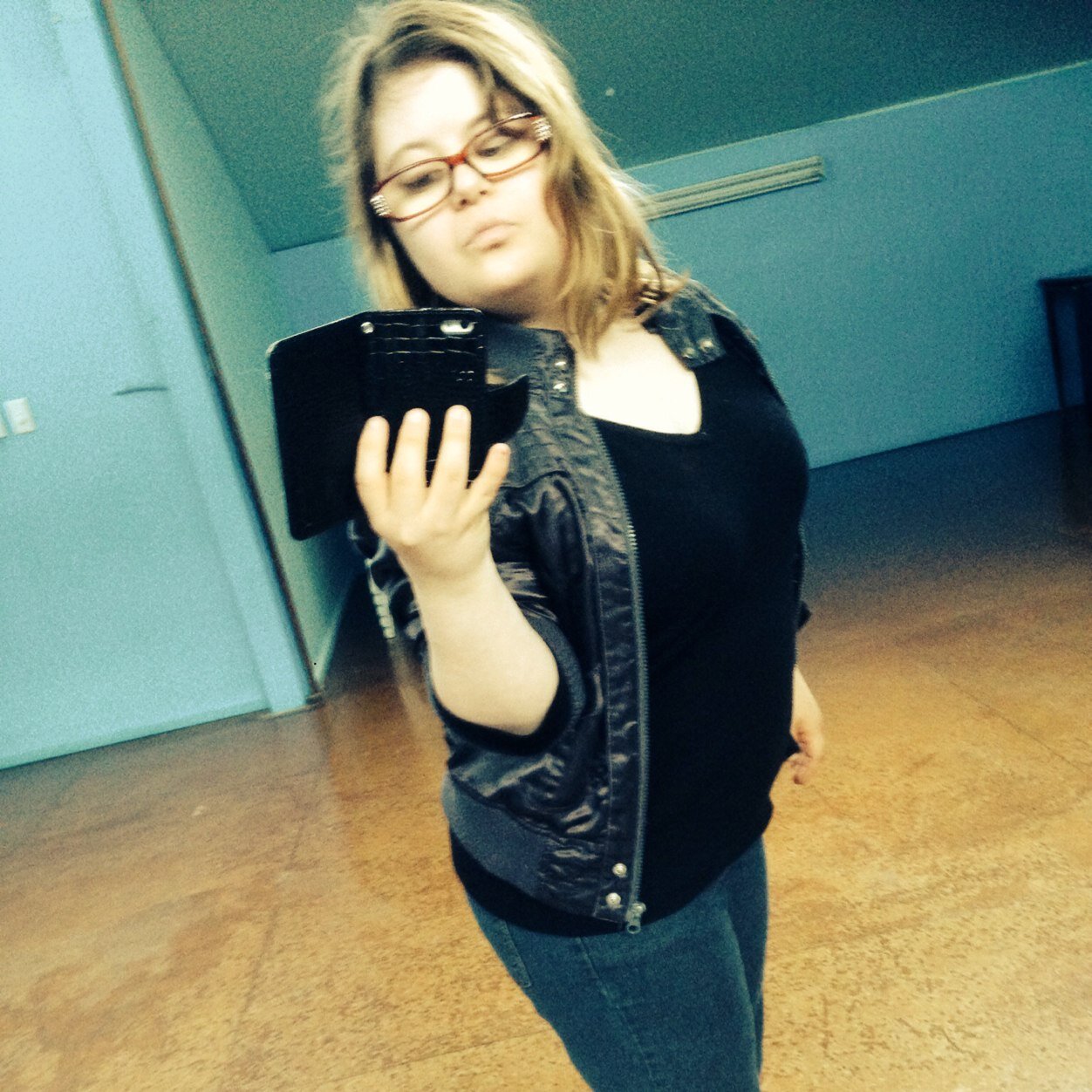 Hi i am zoe laidlaw and i am a full on emo i love emos they are my life. And tony oller is mine he is cute as a button?