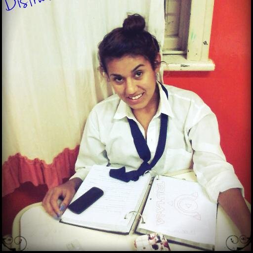 CUANDO YO ME MUERA QUIERO QUE  MI CAJÓN ESTE  PINTADO  BLANCO  Y ROJO COMO MI ♥ :)