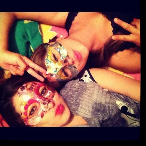 AnGe182's profile picture. Locución y producción de medios audiovisuales. y estudiante de Administración de empresas.
Rock on!!!!