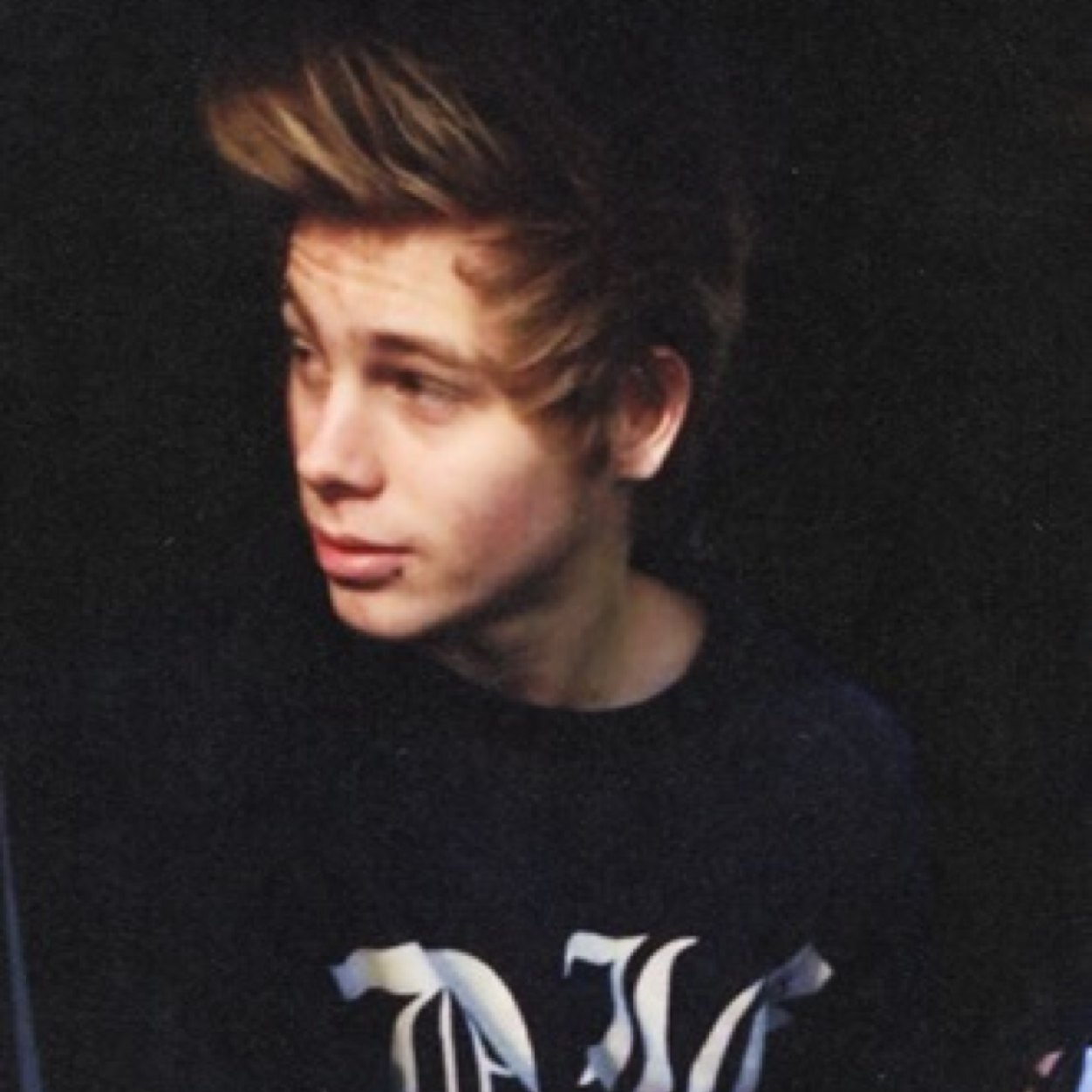 UprisingAdam's profile picture. your lipstick stain is a work of art.