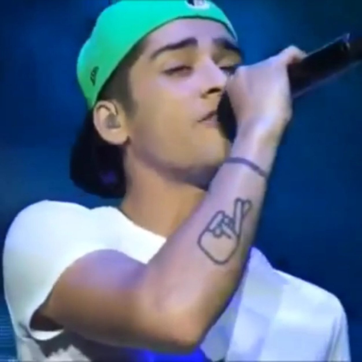I gave you a free follow so pls go and follow @malikvirgin . xx You are all beautiful