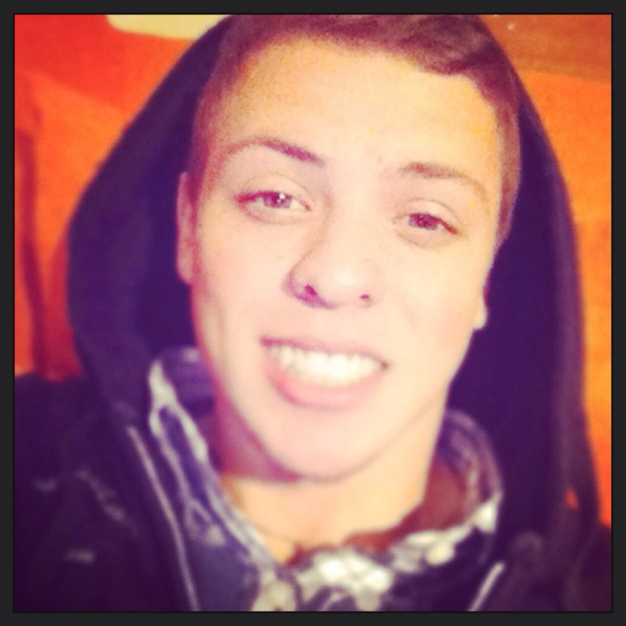 É todos somos diferentes mas, se estiver na merda levante a cabeça e sorria, pois a vida é feita parar aprender!