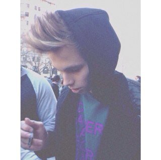 Please follow @_idkirwin_ she follows back and she can dm you to Luke. Have a good day x