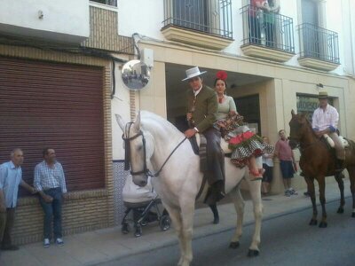 Enamorada del amor de mi vida, la Virgen de la Cabeza lo primero, adoro montar a caballo ,educadora infantil y Morantista