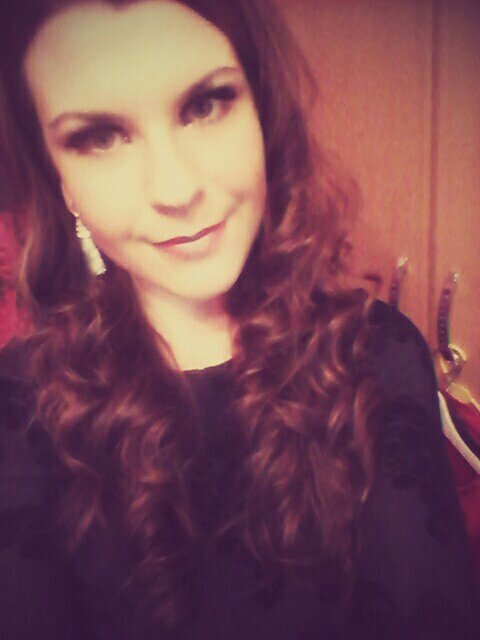 BellKate3's profile picture. Hiii I'm Kate.... I'm living and loving life, I am currently studying a BA Hons illustration Degree and loving ever minute of it.