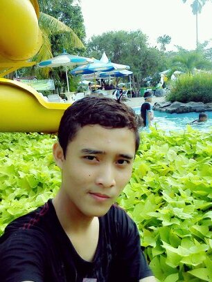 Simple Boy☀ Bandoeng ☀ SMAN 11 ☀ Grade 10.3 ☀ Love Turki ☀  Insyallah Tahun  Depan Bisa Umroh Amiin Ya allah :)