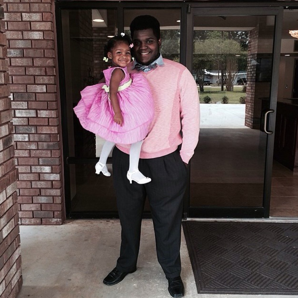 A Child of God who's trying to make it out the hood to provide for his daughter #TeamSelu