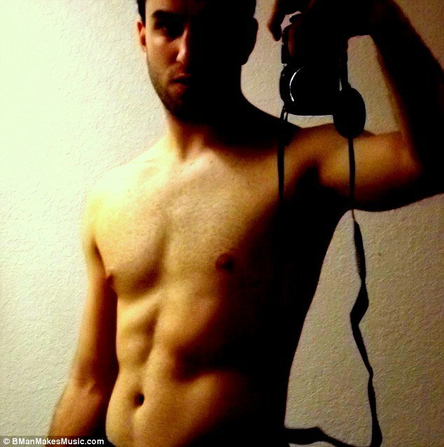 21. Perennially horny. Fuck girls, drill chicks. I follow back ;)