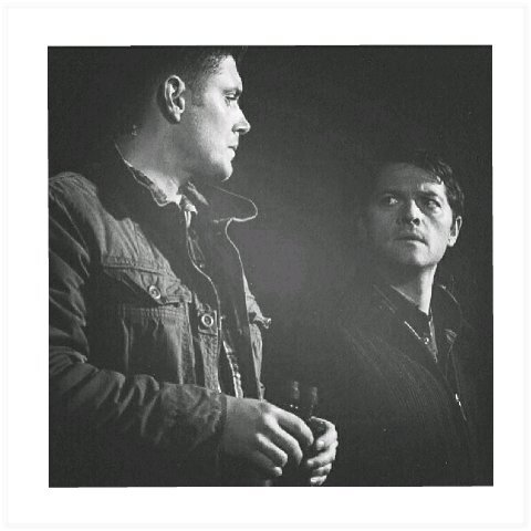 hi hey pls follow @hellawinchester i have a goal of 4k pls ilysm