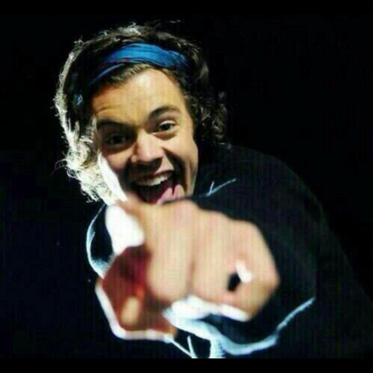Dont follow this account. Please follow @JaneoCampbell because she gave you a free follow. She will follow back xx