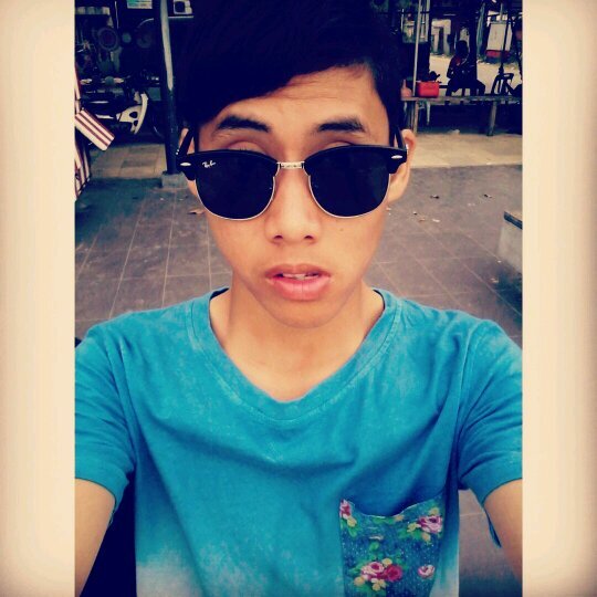 my name is : Amar Raihan Putra Iskandar Perwira Putra. just call me Amar . 17 . happy n smile always ^_~
