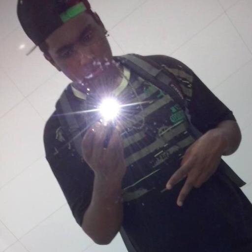 O fejão me ama e eu amo ele. Um sentimento bom q me leva p outro mundo. Eu juro te juro amor eterno ♪ to cntg até o fim baby - Nath ✌ ♡