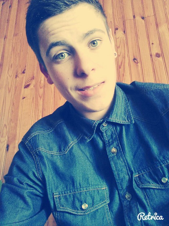 Je follow back tout le monde. Si j'te follow tu follow back ou je t'unfollow.