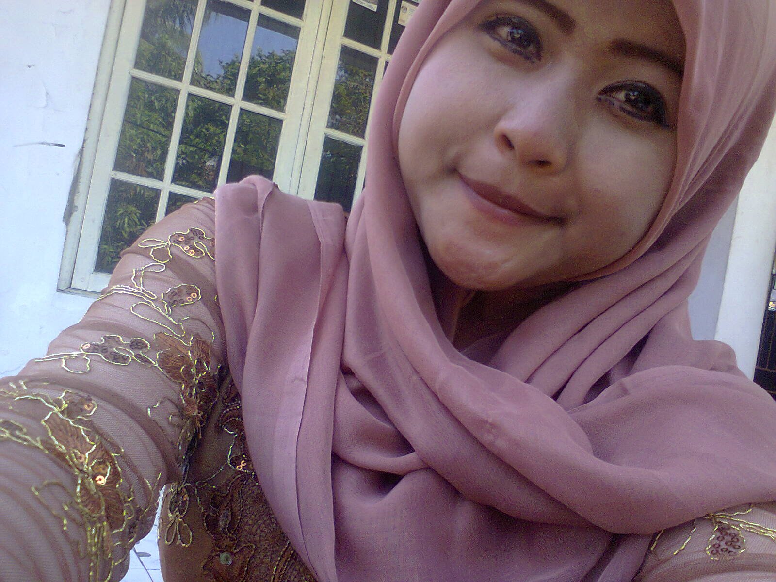 BilqisFalha's profile picture. 21 | October | 1999