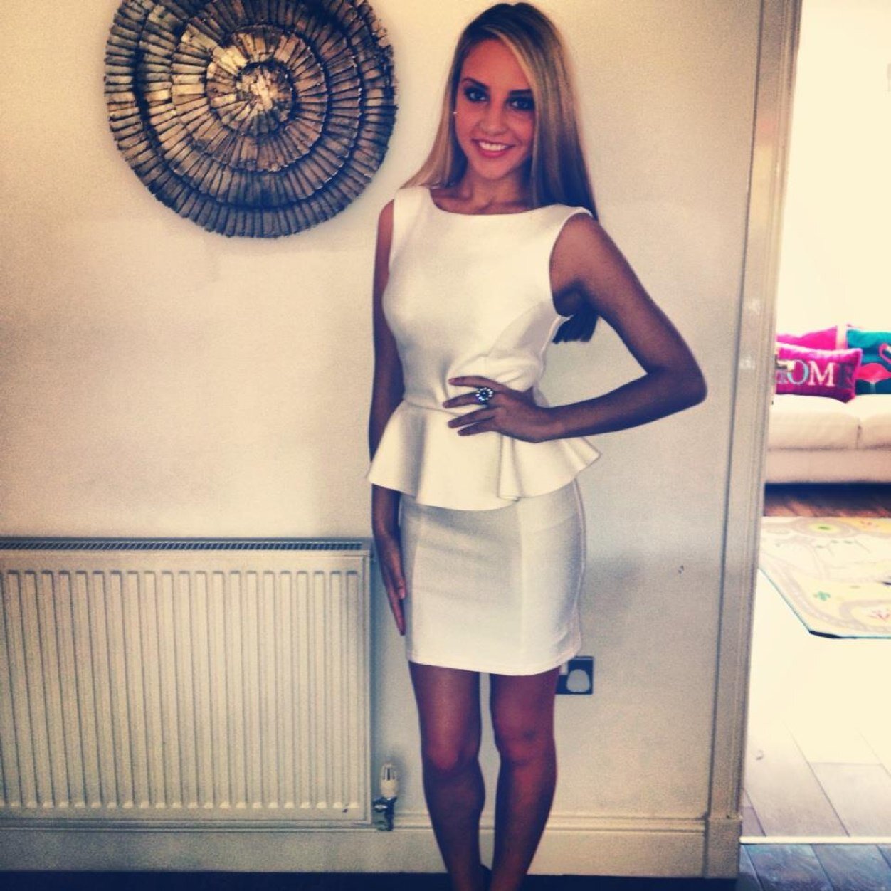 miawellsx's profile picture. 19 | Sussex Uni