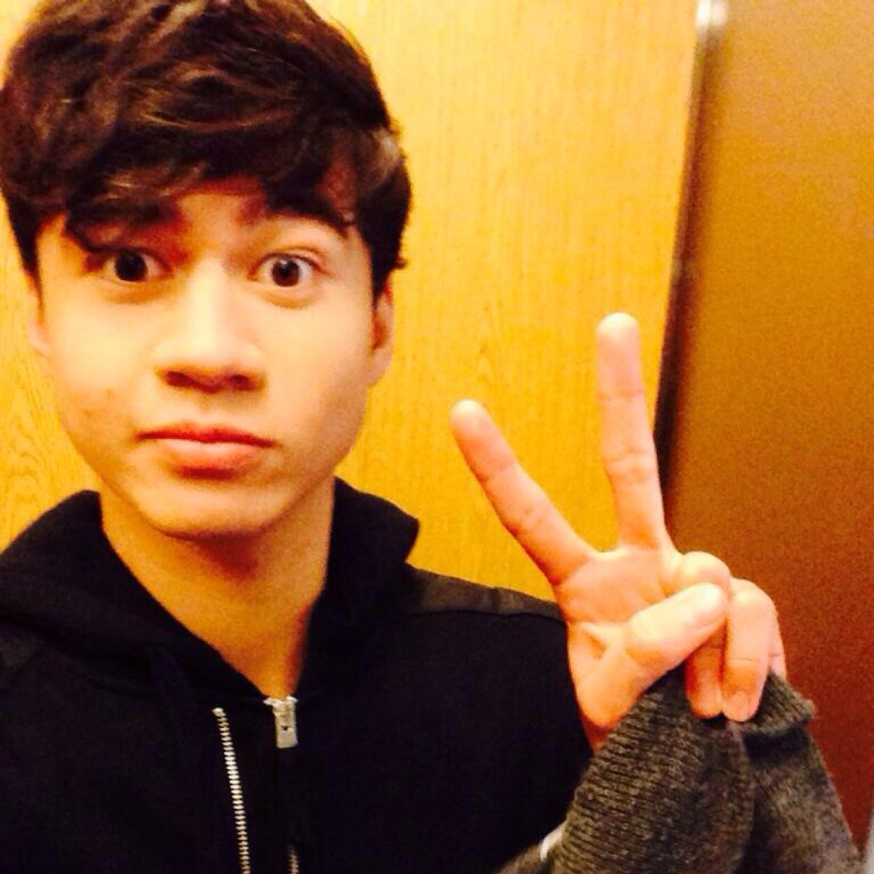 free follow from @5sosmanband