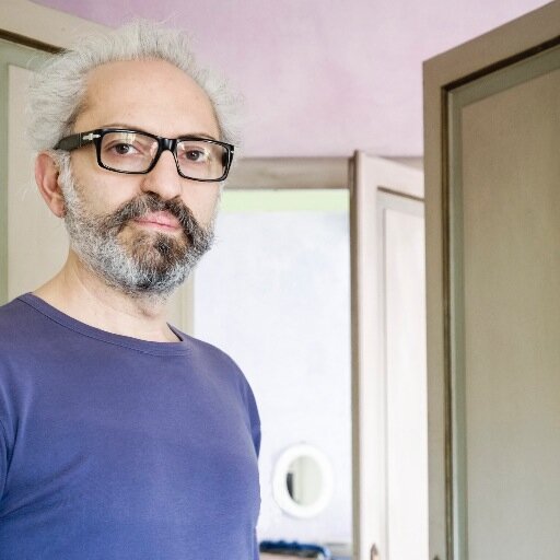 ingegnere aereospaziale, con la barba..