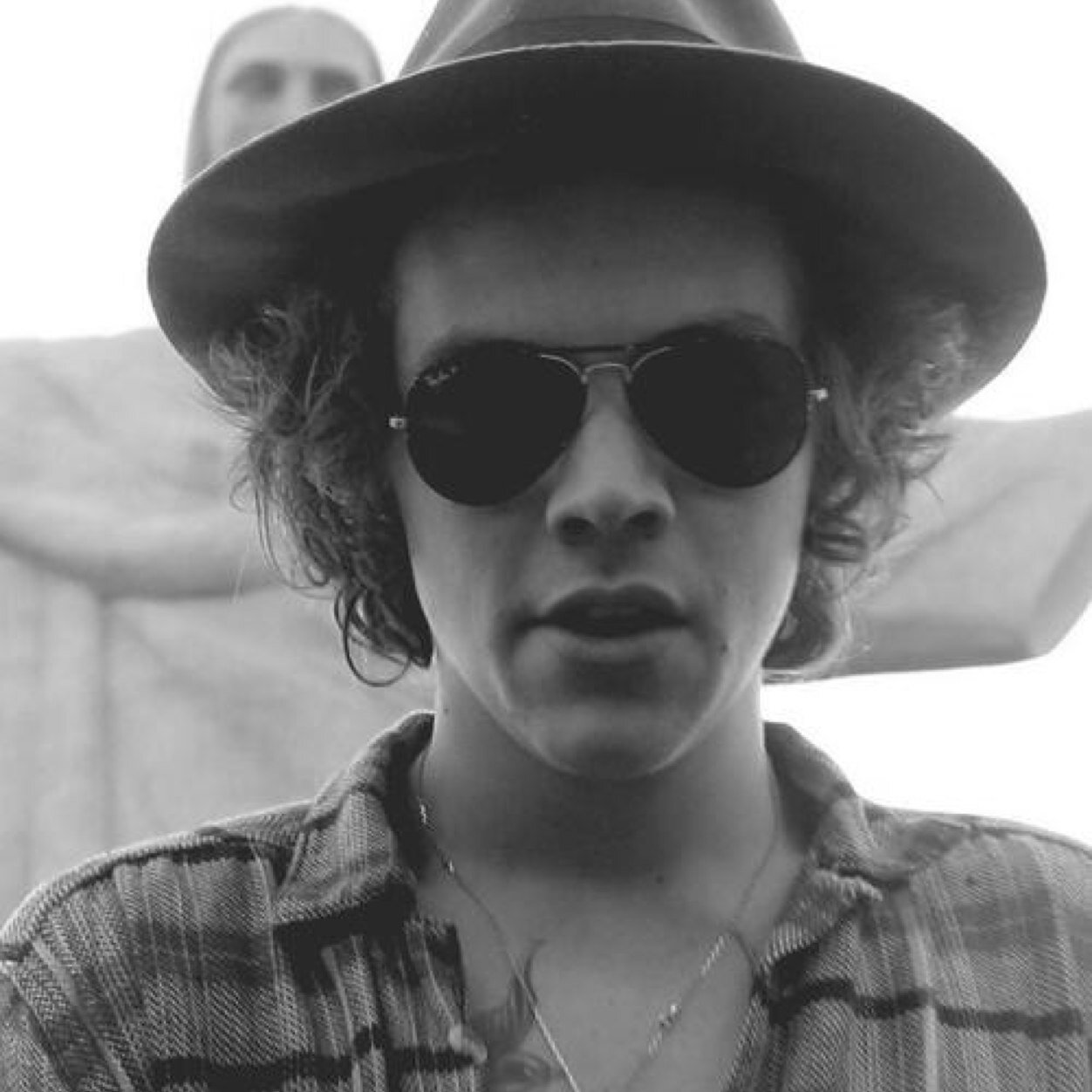 follow @burbenarry
