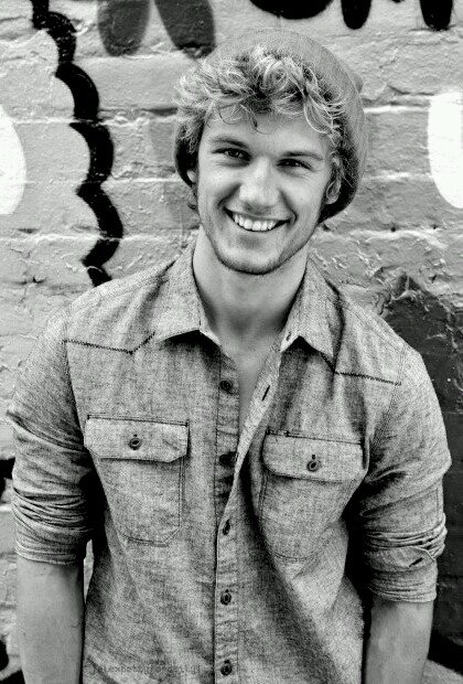 AlexPettyferG's profile picture. Hey! This is a brandnew fansite for our Hottie Alex Pettyfer ♡ So if you love what he's doing, join our little group ♡