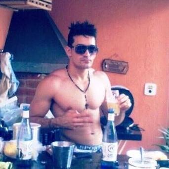 Apaixonado por Atividades físicas, Gosto de estar ao lado de pessoas que pensam fora do senso comum.Gosto de mulheres que cuidam do seu corpo e mente.