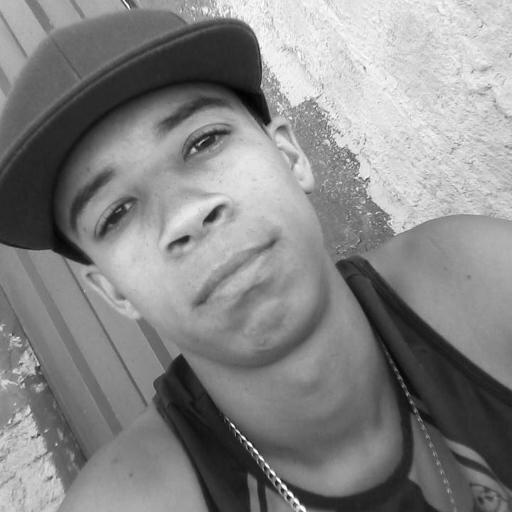 Como dizia o BOB MARLEY : Eu prefiro ser iludido pelo efeito da maconha , do que viver um amor que nunca foi real ! (8'²