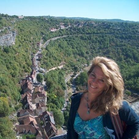 angelasinel's profile picture. 