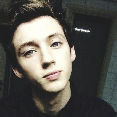 bo sivan, 18 anni, gay, vergine e troppo dolce per voi.