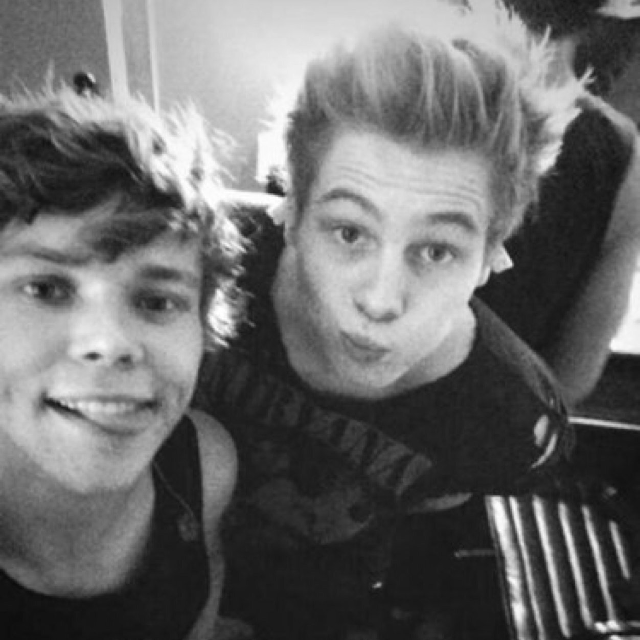 Free follow.unfollow this and follow @5secondsofpure I will always follow back! xx