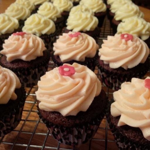 Yummy cupcakes for wedding day treats!