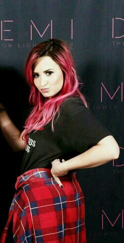 Lovatic | My inspiration and my life saver @ddlovato | My bestie @saja_lovatic ❤ | Met and Saw Demi 3/24/13