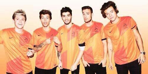 ~ONE DIRECTION♡~ I love these boys so much~ Harry Styles♡~ Naill Horan♡~ Zayn Malik♡~ Liam Payne♡~ Louis Tomlinson♡~They make me smile when i'm said~