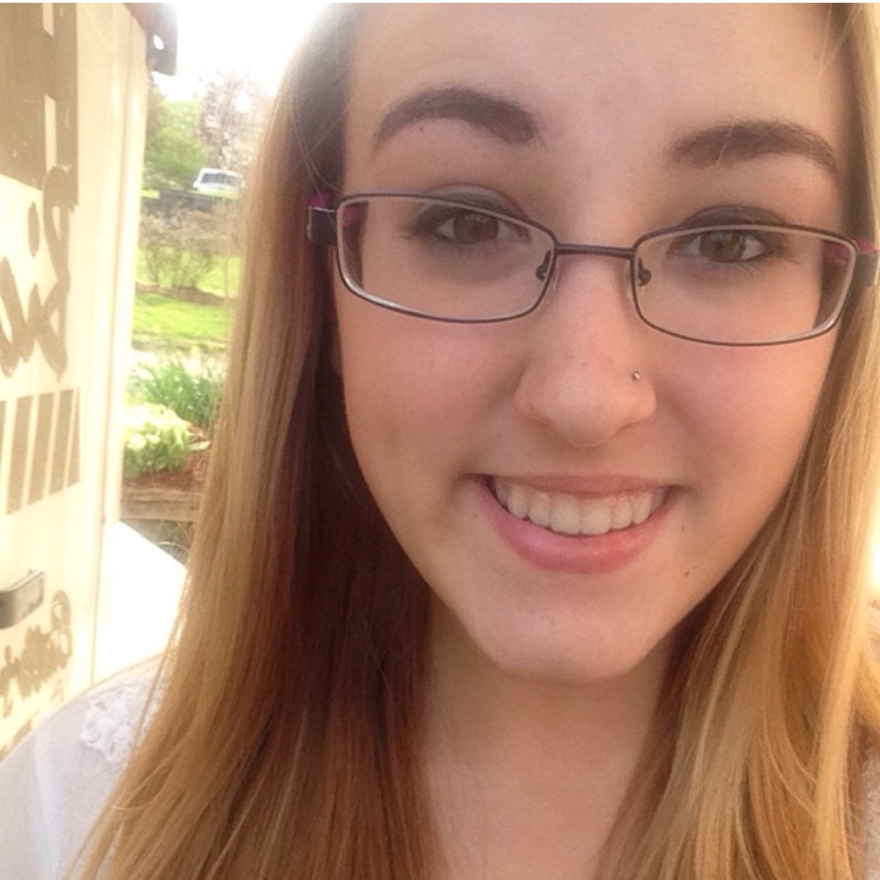 IRefuseTooSink's profile picture. Cosmotology student. 17.