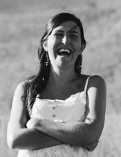 Licenciada en comunicación social, Profe, madre, Amante del pan caliente y de reirme con la boca abierta...