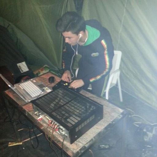 Dj en aprendizaje. Amante del Jungle, Raggatek, Frenchcore.., Podeis aconsejarme, seguirme y opinar sobre mis mezclasy temas EN @SOUNDCLOUD , gracias! #BOOOOM