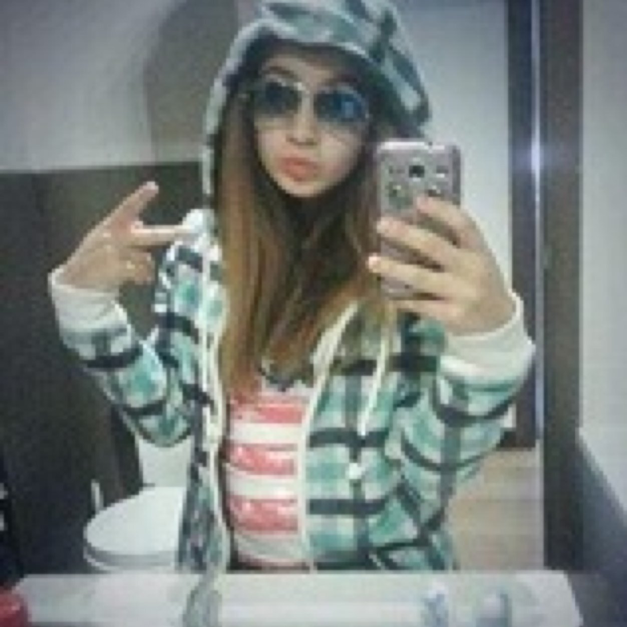 ACTRESS in LQSA and other productions. SINGER in the shower,my dream ♥ Official Account