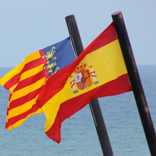 Valenciano y Español
las mentiras y los políticos tienen las patas muy cortas y las manos muy largas.