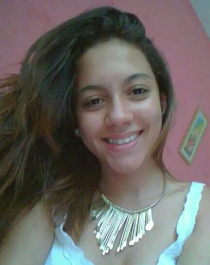 Palavras descrevem quem sou...mas nunca o que sinto...do que me adianta telas? se o que preciso saber está em seus olhos?