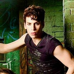 FelixTheGay's profile picture. Hermanastro de Sarah.Pintor de hobby. Confidente de Alison Hendrix. Gay de primera. Yo pinte a ese negro.