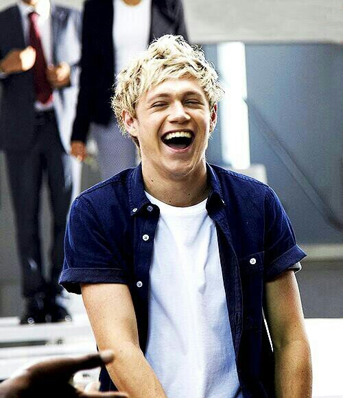 Can you please follow @niallftjmo and not this acc? :)