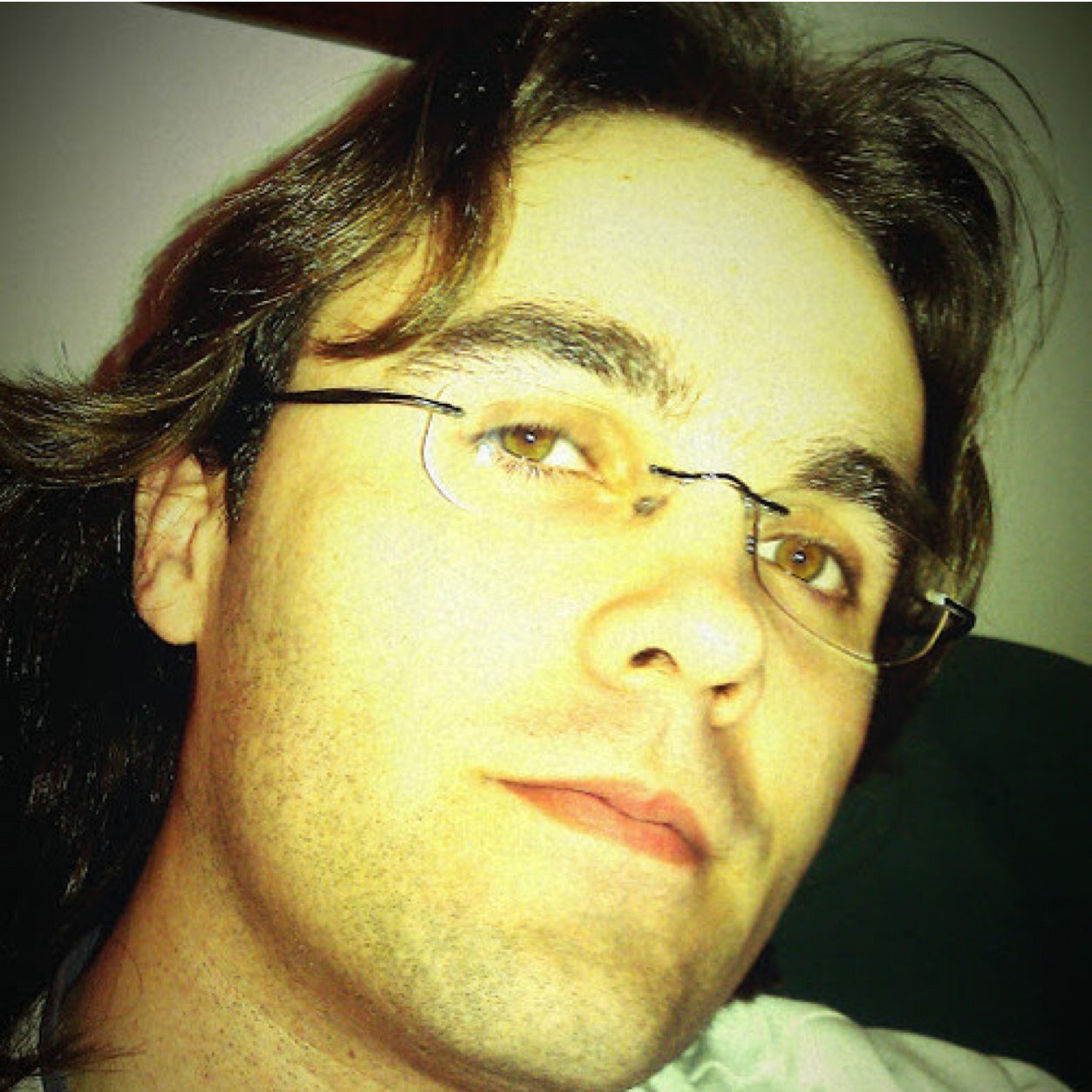 Amante del cine, filósofo de profesión, defensor de mi carrera. Si hicieran mas filosofía y menos guerra, el mundo sería mejor.