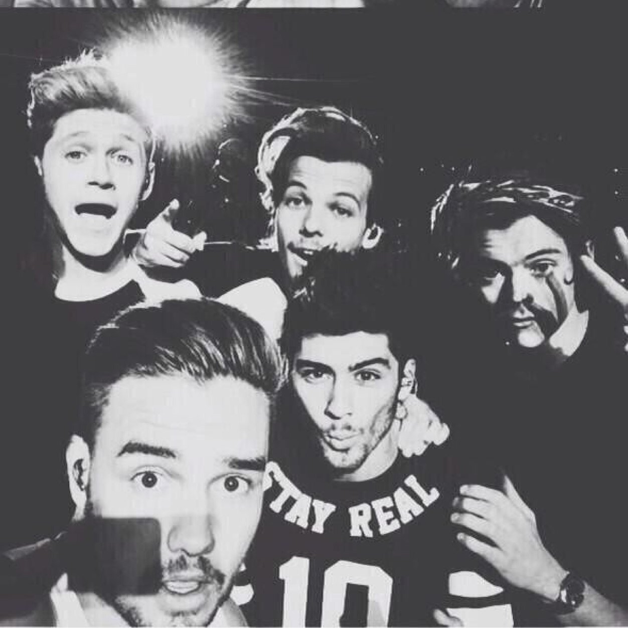 I SAW THEM 25/06/'14
IM GONNA SEE 5SOS 20/05/'15

When I'm not thinking about them
I creep on Youtubers
Follow me on @ourweeklyheroes