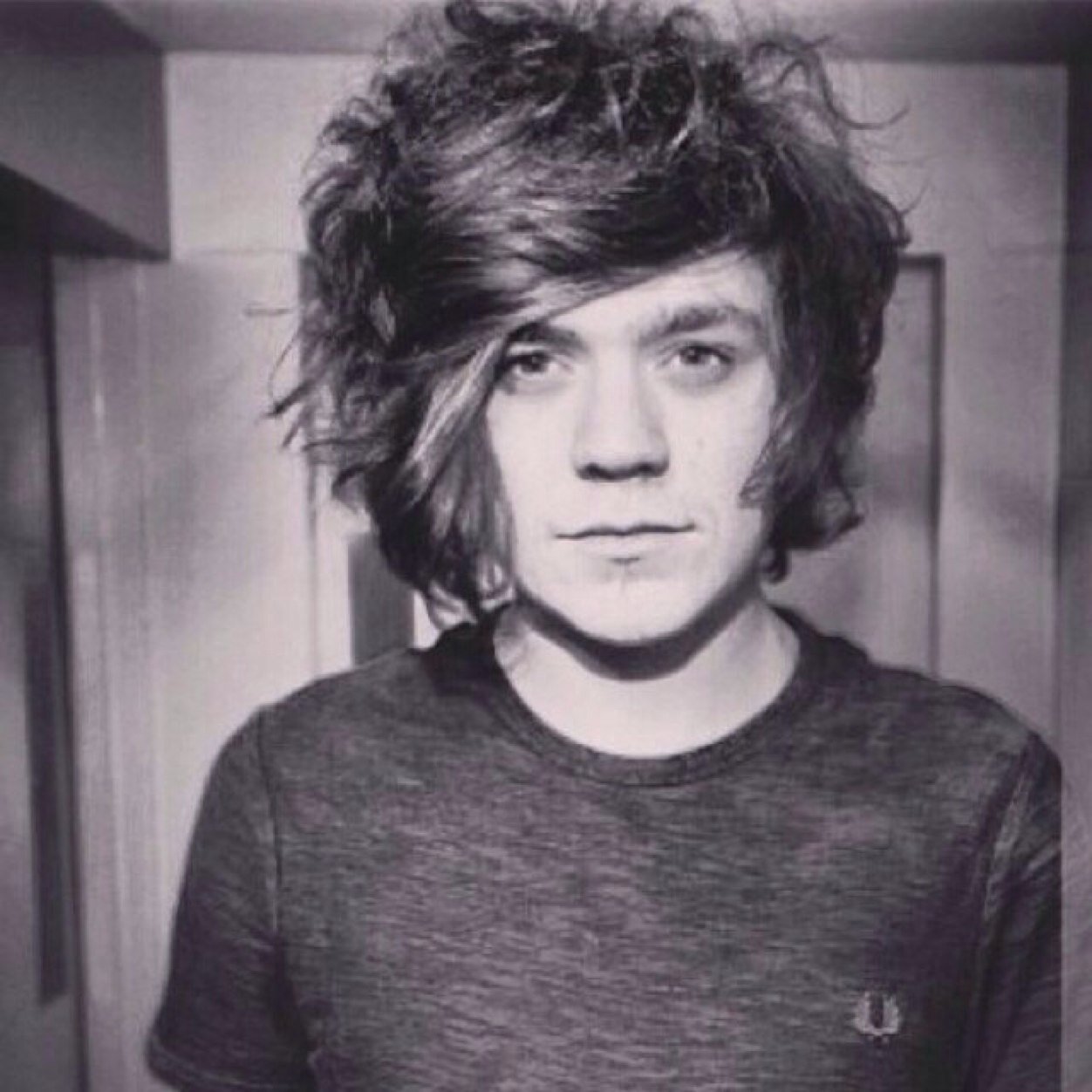 I love Frankie Cocozza. You Me At Six, Twin Atlantic, Scouting for Girls, Mumford and Sons, Linkin Park. You like them too? Lets be friends. Hugs not drugs.