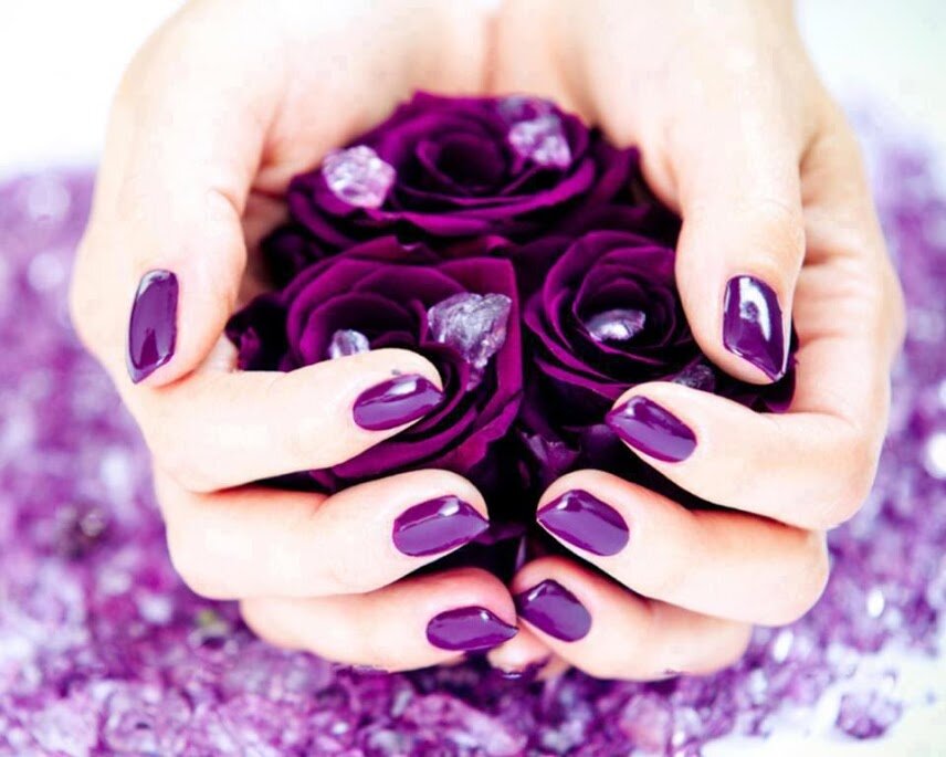 Sou mãe, amo meus filhos, minha paixão esmaltes, maquiagem e moda. Simplesmente sou.
