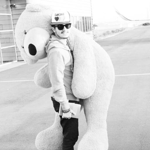 Ninguém gosta de solidão Mas escolhi te esperar (8'  @luansantana Te Vivo  ♥ Since: 21/11/2011 (RECRIADO) Reconstruindo tudo de novo pq é vc que me da forças!