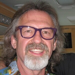 Vice President of http://t.co/4XUJsjd54C and http://t.co/vU0JJIsjfc with a roster of over 350 composers and songwriters.