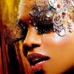 Beauty Blog about looking good from the neck up.