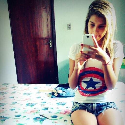 A Priiincesinha que não Nasceeu
para ficar presa no casteelo . Maaiss Sim para Enfrentar A realidade Com a Cabeça Erguiida ~ ♥
Me segue amore!