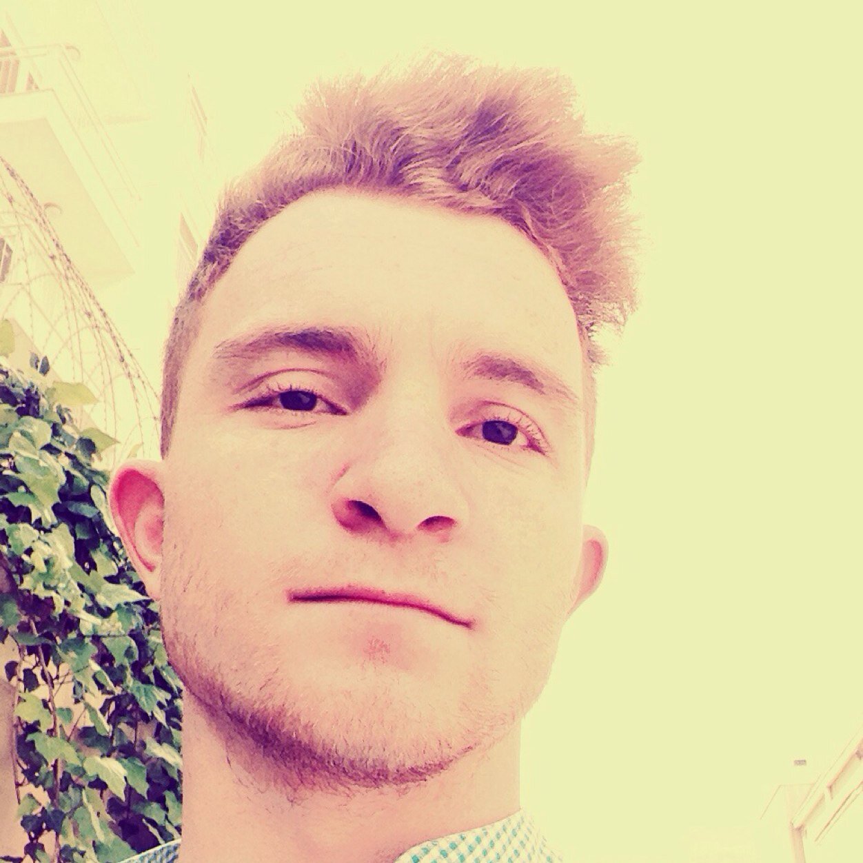 Sessizliğe borçluyum ondan böyle Suskunluğumm...